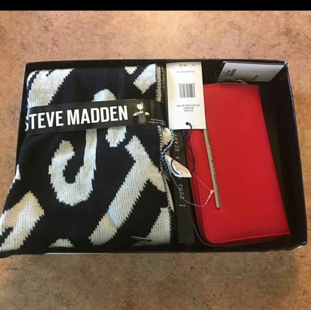 (B2) ❗FINAL Steve Madden scarf and wallet set